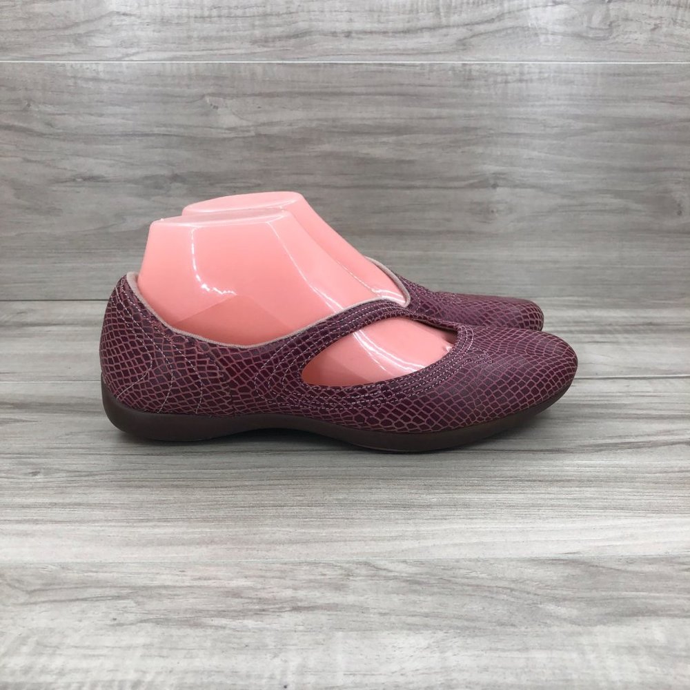Puma Burgundy Leather Slip On Flats Women's Size 8
